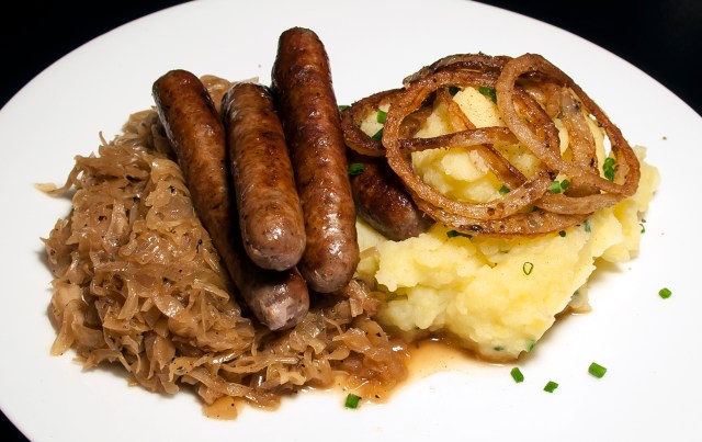 Bratwurst und Sauerkraut